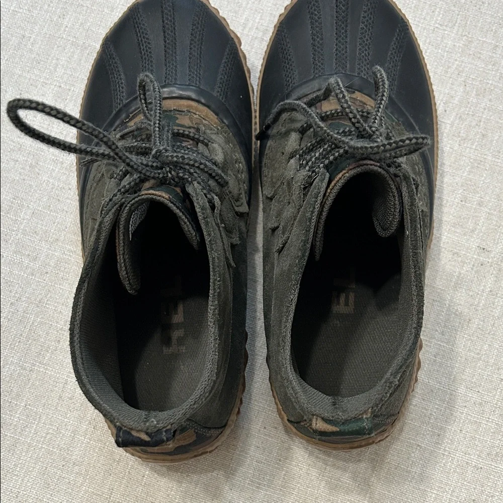 Sorel Out N About Rain Boots Women’s 7.5 Olive Camouflage Suede Ankle Booties